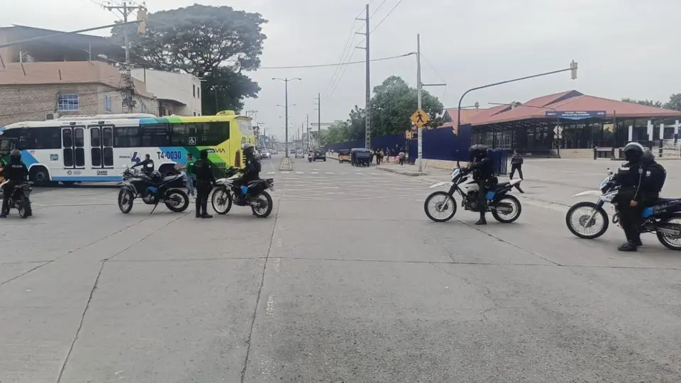 Police officers kill man who was stabbing his partner in Guayaquil