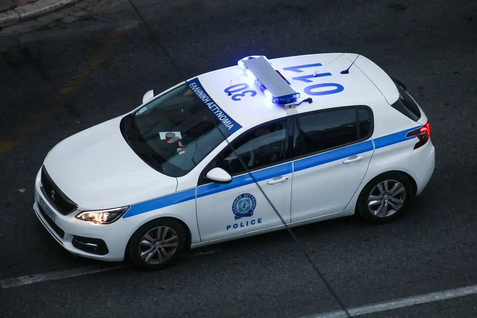 Two 15-year-olds arrested for electric scooter robbery in Voula