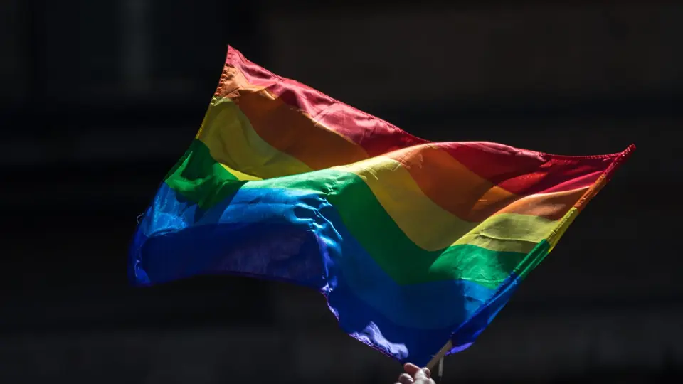 Guets-apens homophobes : un phénomène en hausse facilité par les applis de rencontre