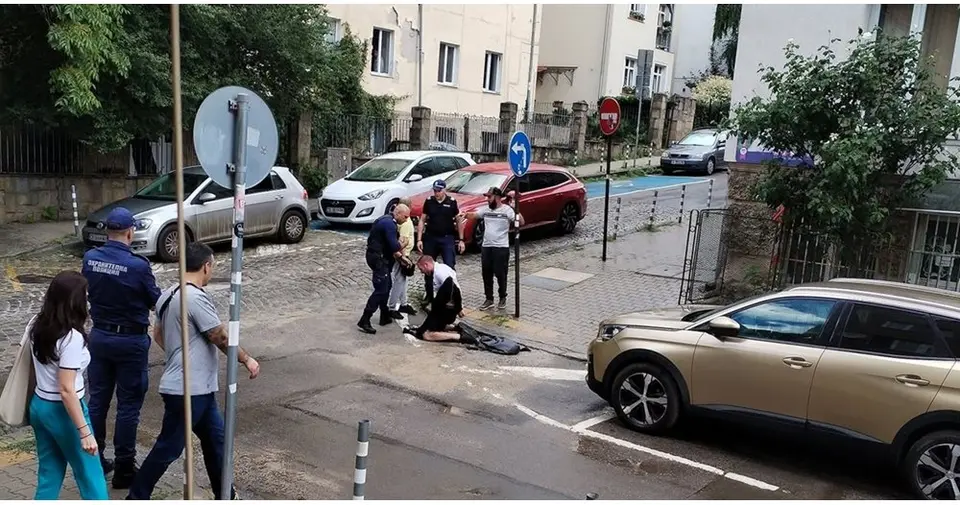 22-year-old recidivist forced his way into police car with child inside to escape after failed robbery in Sofia