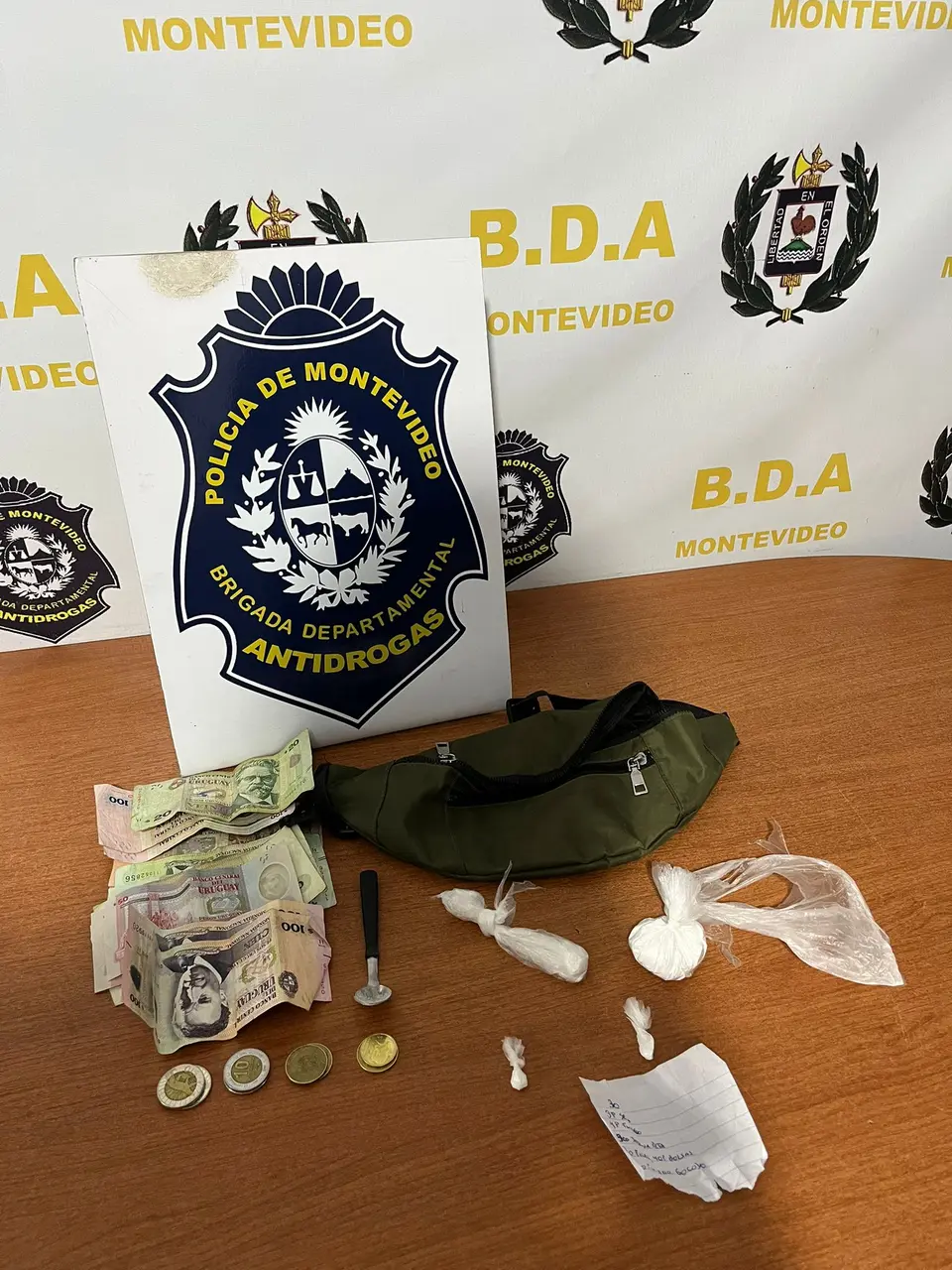 Condenan a dos años de penitenciaría a hombre detenido por suministro de estupefacientes en Montevideo