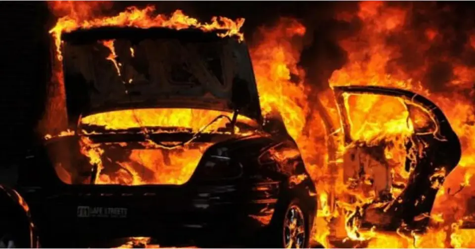Investigation into car arson in the Agioi Omologiti area