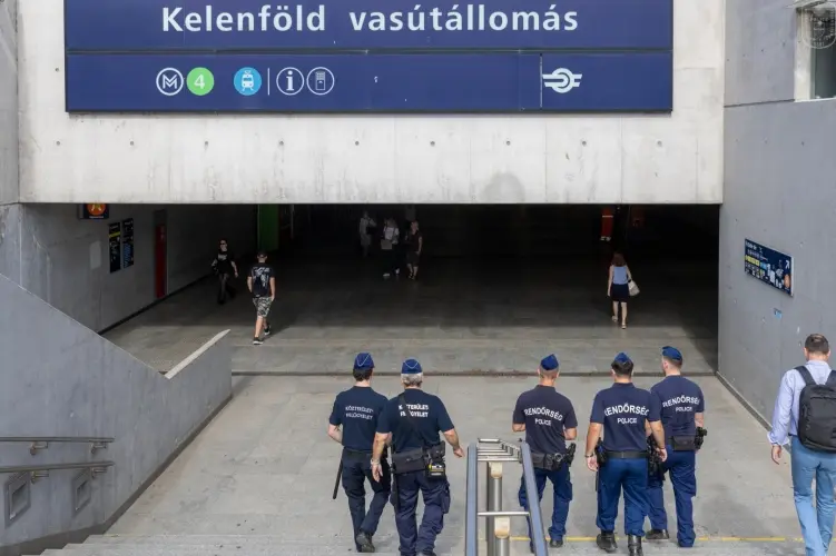 Kábítószert foglaltak le egy férfi ruházatában a Kelenföldi vasútállomásnál