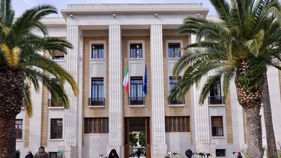 Aggressione al Policlinico di Bari: marito di paziente colpisce medico, arrestato