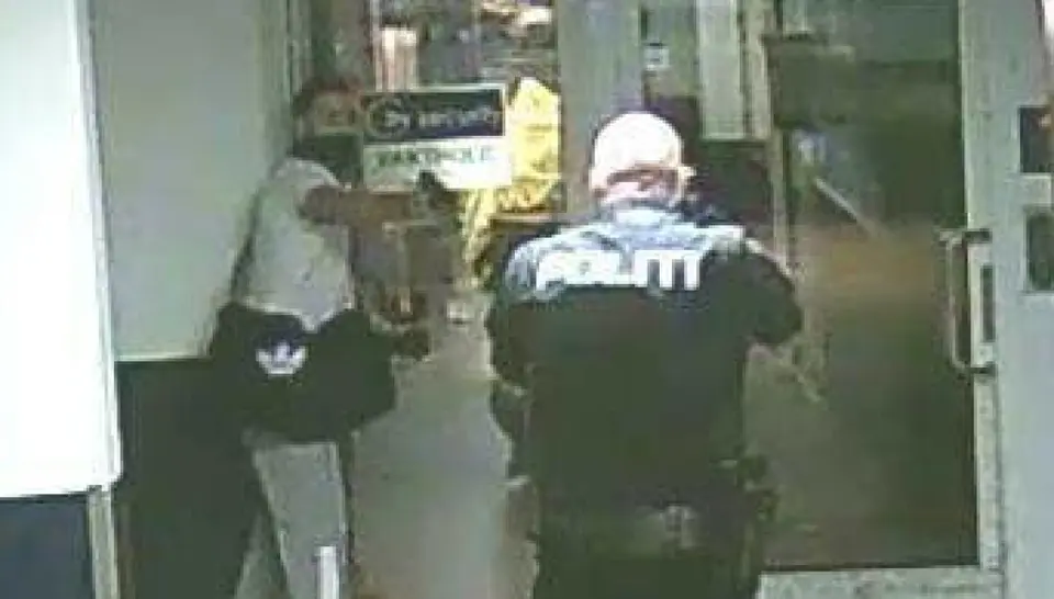 Pistol rettet mot politimann i parkeringshus: – Jeg var klar for å skyte