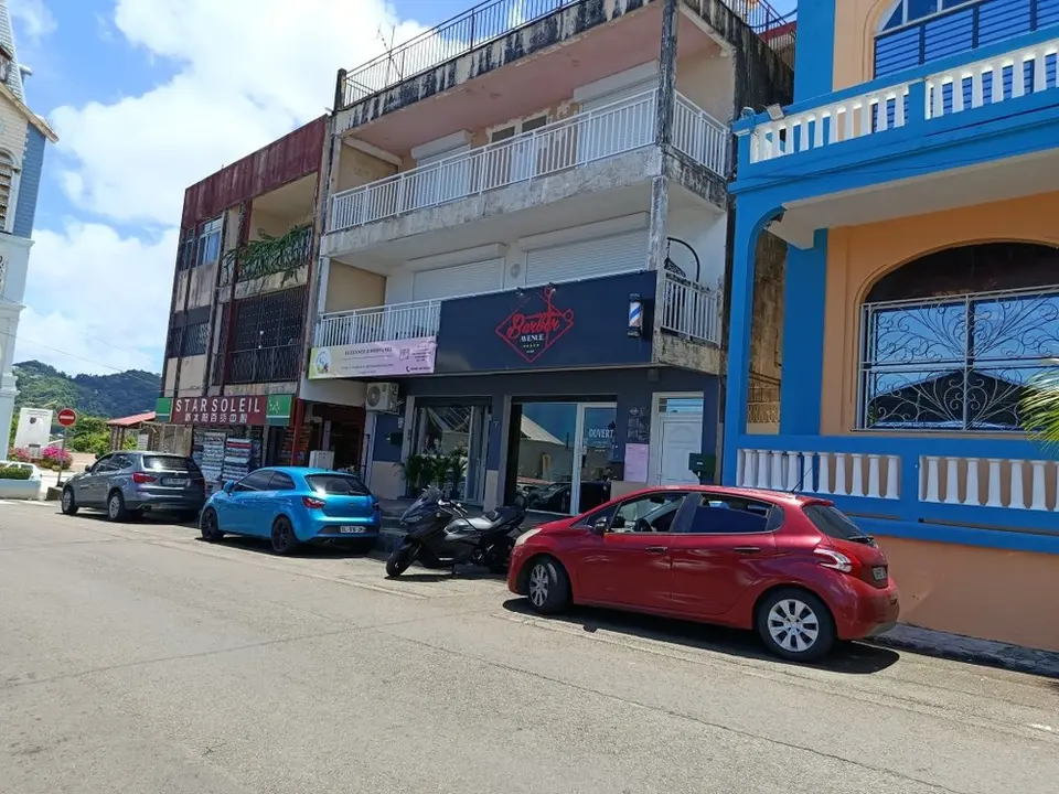 Tentative d'assassinat au Robert : au moins quatorze projectiles tirés sur un salon de coiffure