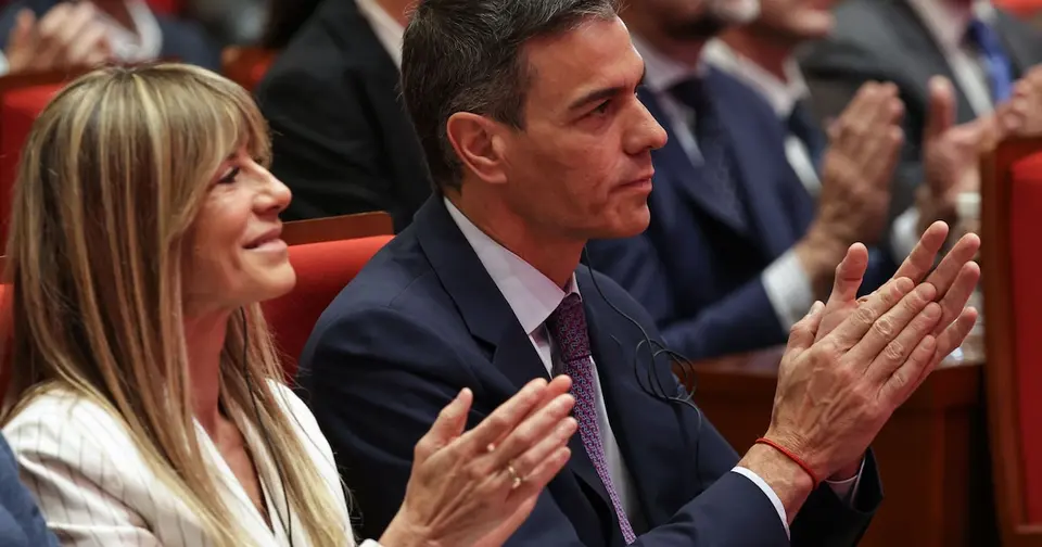 Spanish court bans Prime Minister's wife from leaving country over corruption charges