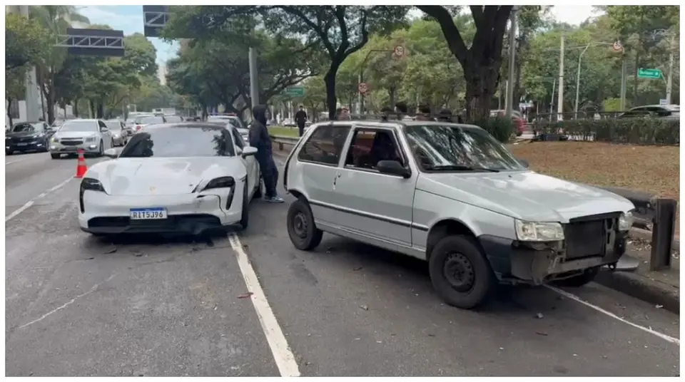 Businessman refuses breathalyser after crashing Porsche into three cars in São Paulo