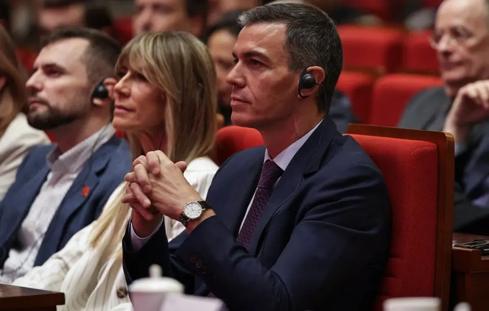 Spanish court bans Prime Minister's wife from leaving country over corruption case