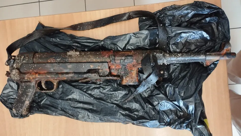 Kavala: Citizen finds weapon on seabed at 'Ichthyoskala'