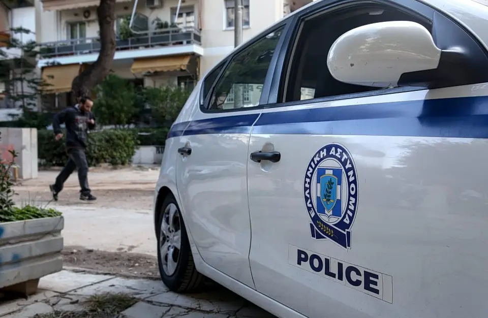 Minors attacked young woman in Athens city centre and robbed her mobile phone