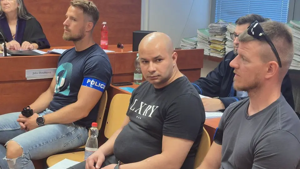 Muž v Ústí napadl na zastávce seniora nožem, hrozí mu dvacet let