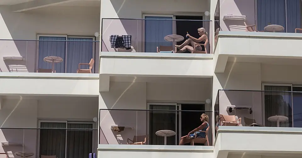 Detenido en Benidorm por estafar a turistas con alquileres y garajes falsos