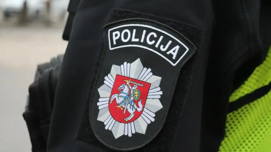 Giedraičiuose girtas vyras sumušė policininką bandydamas išvengti sulaikymo