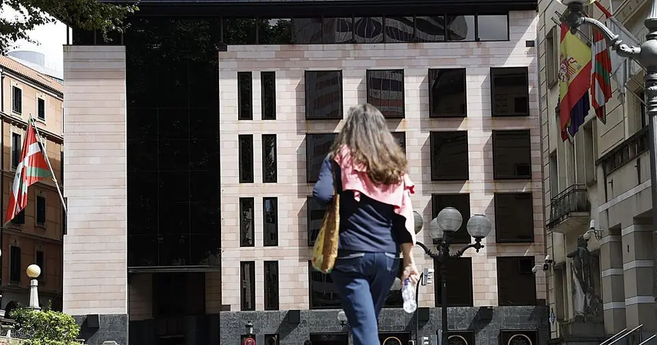 Red vinculada a exdirigentes del PSOE habría utilizado contactos con nacionalistas vascos para impulsar rescate industrial