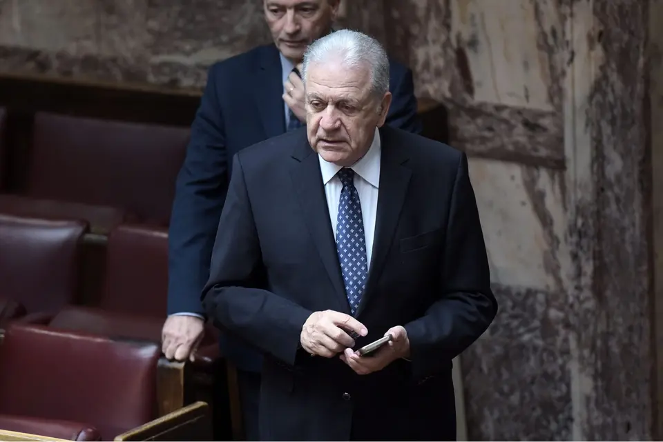 Parliament: Case file opened against Abramópoulos following Belgian authorities' warrant