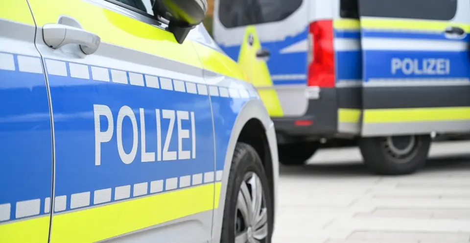 Police shoot man after knife attack on officer in Frankfurt