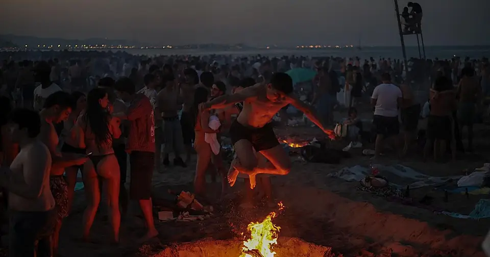 Cuarenta arrestos en las playas valencianas durante la verbena de San Juan