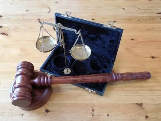 Court of Appeal suspended sentences for 50-year-old convicted of robbery with stabbing
