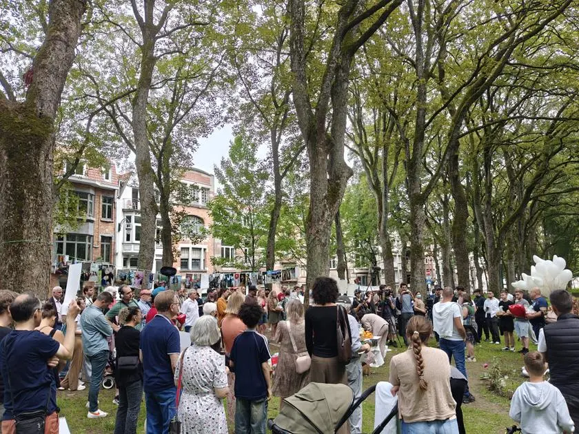 Commémoration tendue pour Fabian (11 ans) au parc Élisabeth, bourgmestres présents