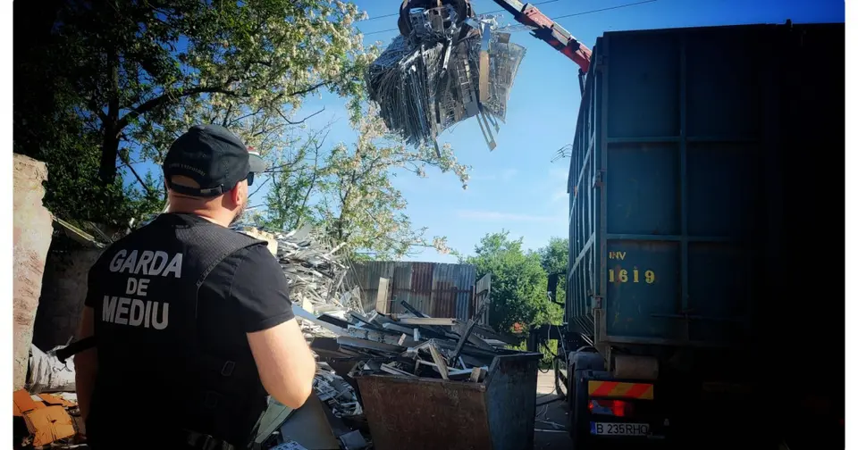 Operațiune cu drone în Sintești: 136 de tone de deșeuri confiscate și amenzi de 700.000 de lei