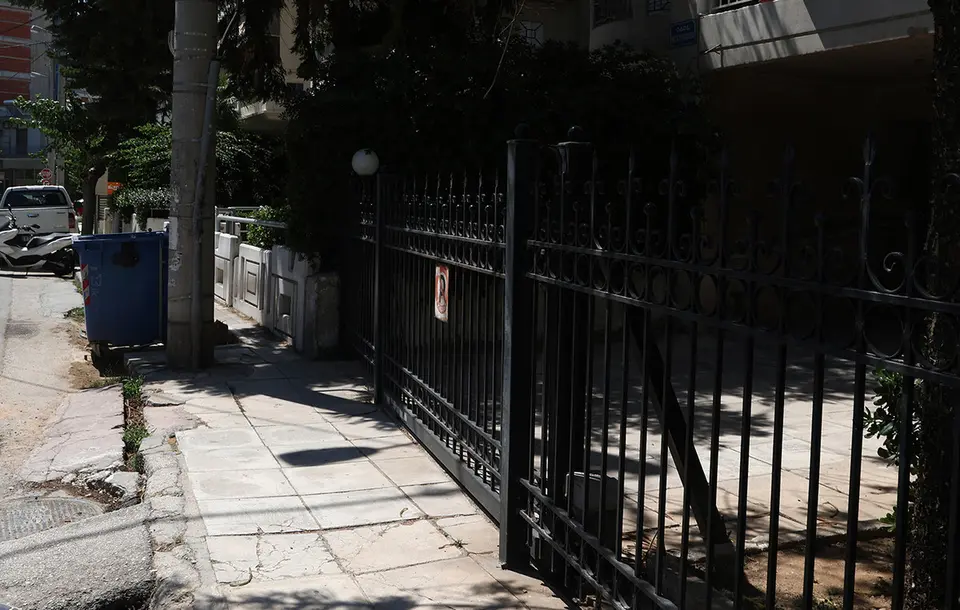 Murder of 15-year-old in Kallithea: Seven arrests and manhunt by police