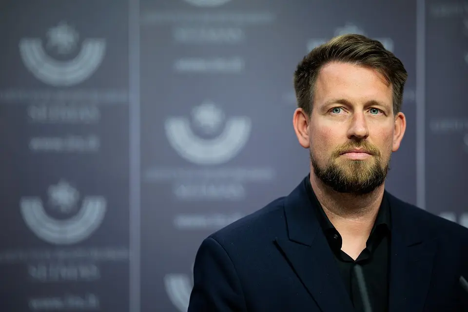 Seimo nario Puchovičiaus statybų projekte – kyšio skandalas: projektuotojas prisipažino davęs 1000 eurų