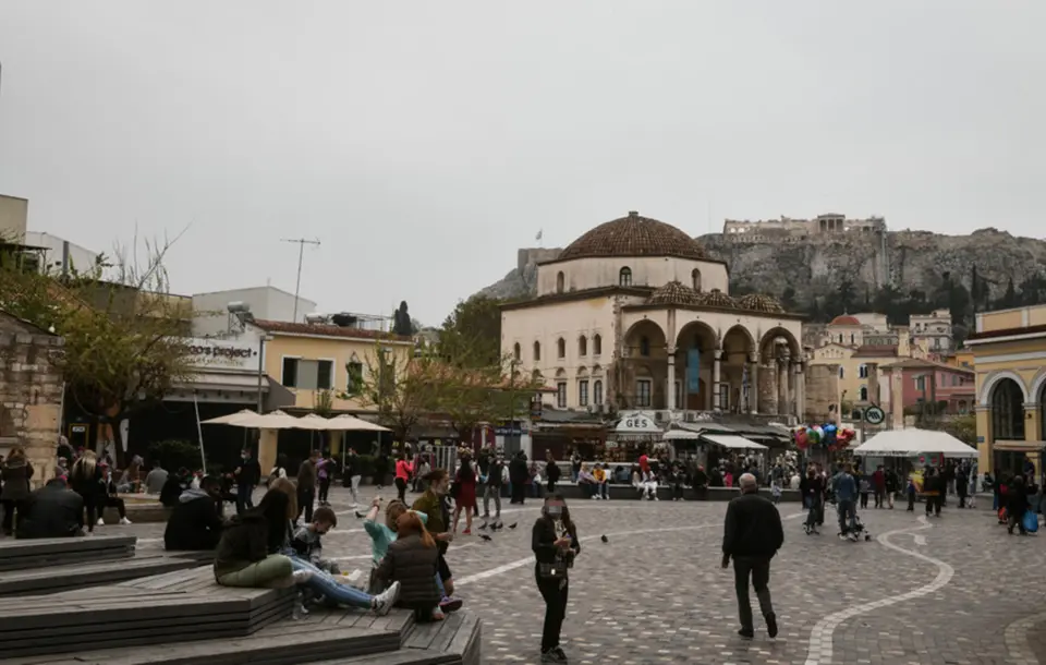 Gang of minors attacked 20-year-old in Monastiraki over mobile phone