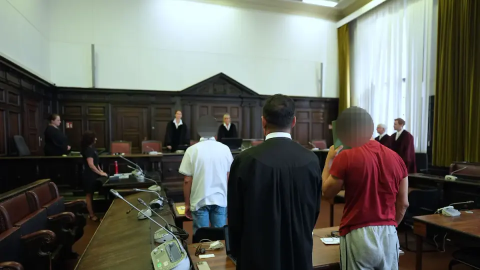 Prozess in Hamburg: Zwei Männer sollen im Auftrag Irans Mordanschläge in Deutschland geplant haben