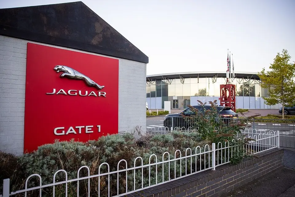 Cyberatak na Jaguar Land Rover kosztował Wielką Brytanię 2,5 mld dol. – trop prowadzi do Rosji