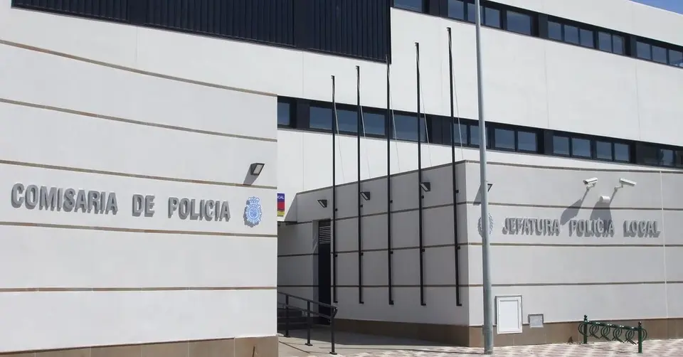 Menor de 14 años arrolla a un policía local en Sanlúcar en atropello intencionado
