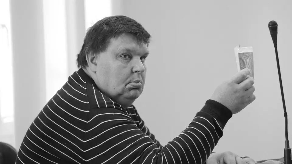 Śledztwo ws. znęcania nad Kononowiczem rozszerzone – prokuratura bada kolejne paragrafy