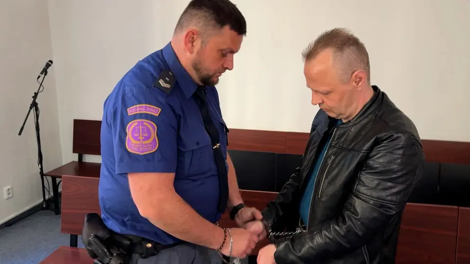 Husband sentenced to 12.5 years for strangling wife a day after wedding in Karlovy Vary region