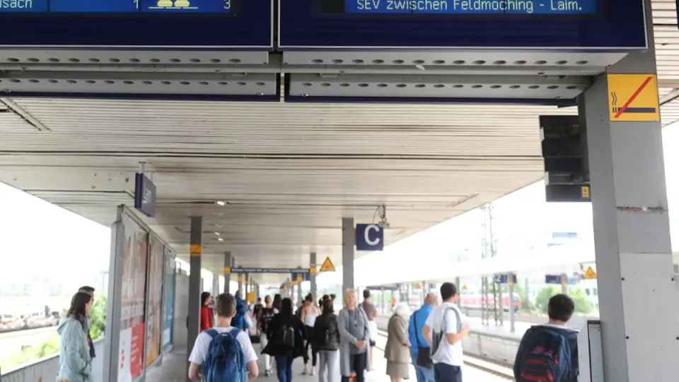 Two assaults on railway staff in Munich: ticket inspector attacked, train driver knocked down