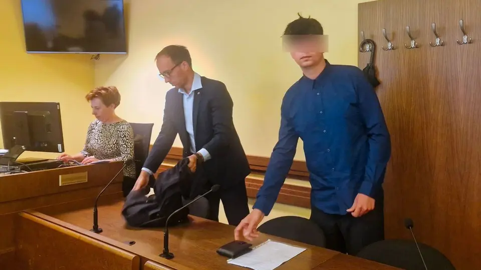 Man in Náchodsko region brutally assaulted his own grandmother, faces violence charges in court
