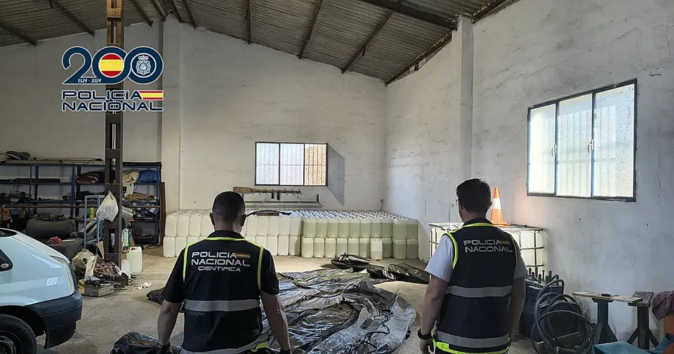 Narcos disparan a agentes de la Policía en Vélez-Málaga durante un asalto a un almacén de narcolanchas