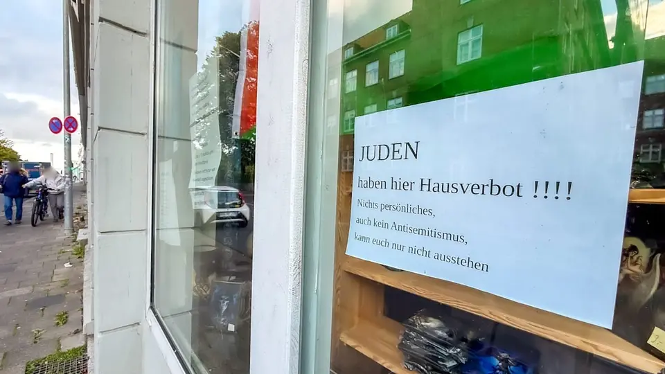 Antisemitisches Schild: Ladeninhaber in Flensburg zu Bewährungsstrafe verurteilt