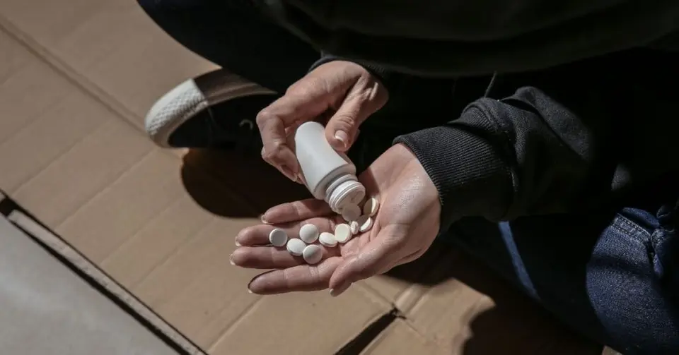 Reċidivist Ikkundannat għal 18-il Xahar Ħabs għall-Pussess tal-Kokaina u t-Traffikar tal-Eroina