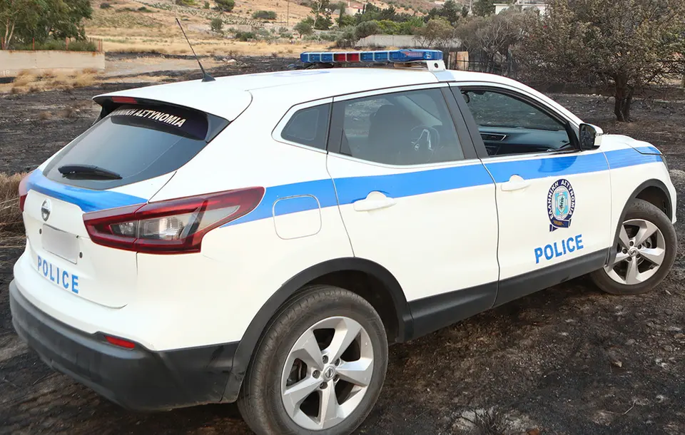 Lamia: House owner comes face to face with three burglars inside his home