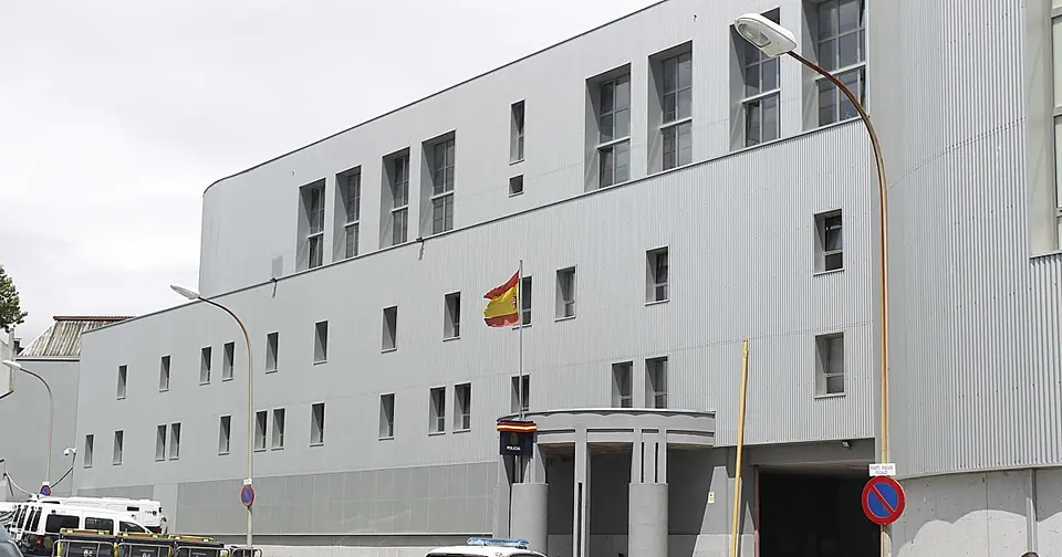 Seven and a half years in prison for stabbing a man three times in A Coruña