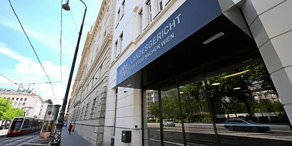Wiener Polizeieinsatz endet mit Schlaganfall: Prozess gegen vier Beamte