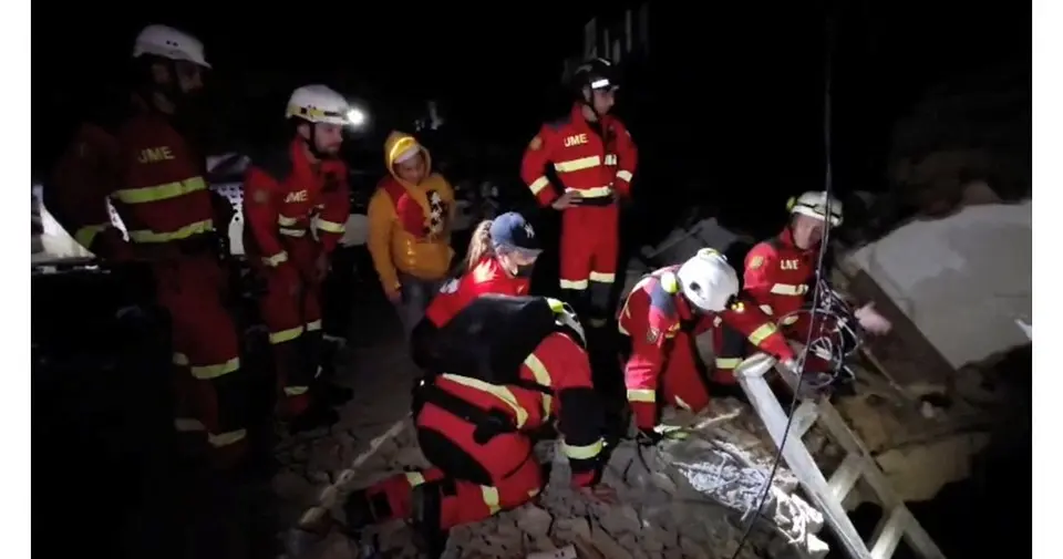 Four police officers arrested in Venezuela for theft following earthquakes
