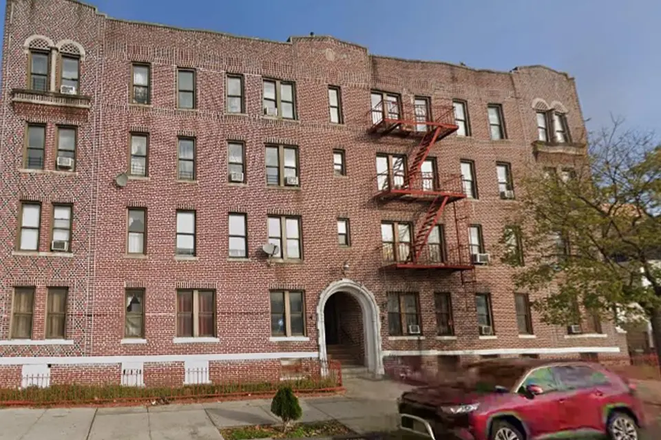 Brooklyn Tenant Kills Burglar With Intruder's Own Knife in Flatbush Struggle