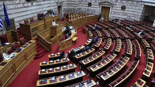 Firebomb attack with petrol bombs in Thessaloniki: Universal condemnation in Parliament