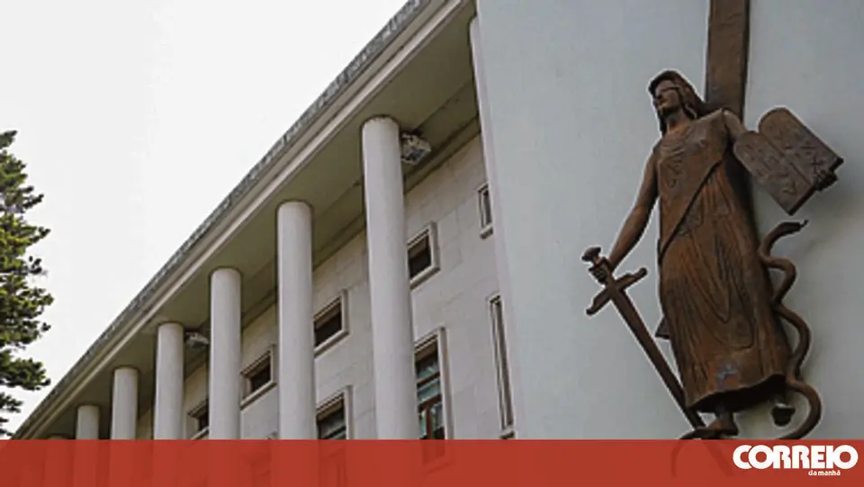 Former PSP chief convicted to suspended sentence for domestic violence in Leiria