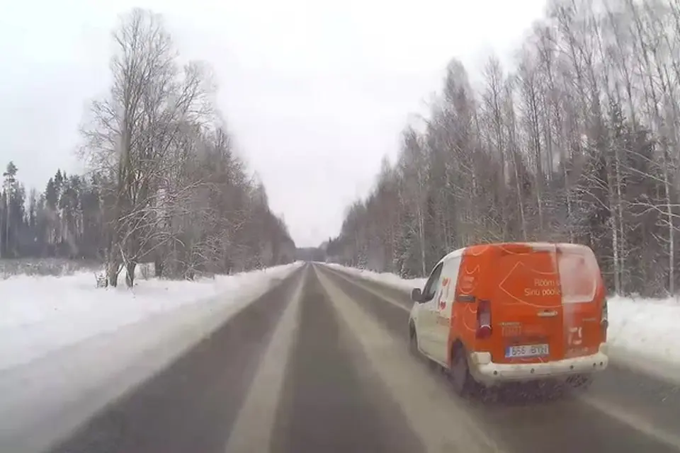 Drunk man stole post van in Valga and attempted to evade police