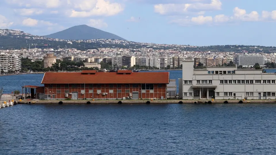 Uniformed officer arrested in Thessaloniki for domestic violence