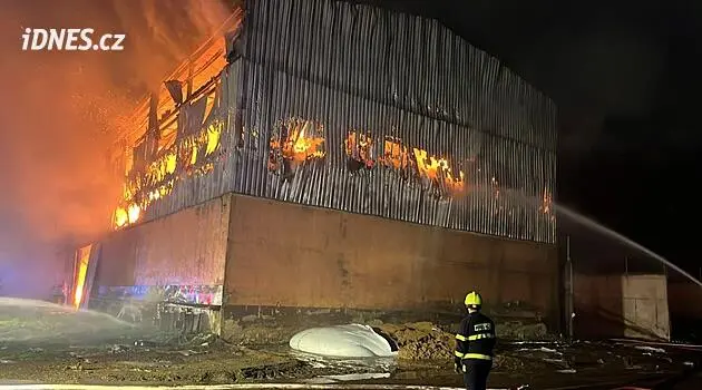 Young man deliberately set fires in Jihlava and Pelhřimov region, then posed as volunteer firefighter
