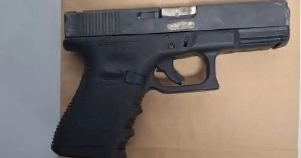 Fort-de-France : un fugitif pour tentative d'homicide abandonne son arme en pleine fuite