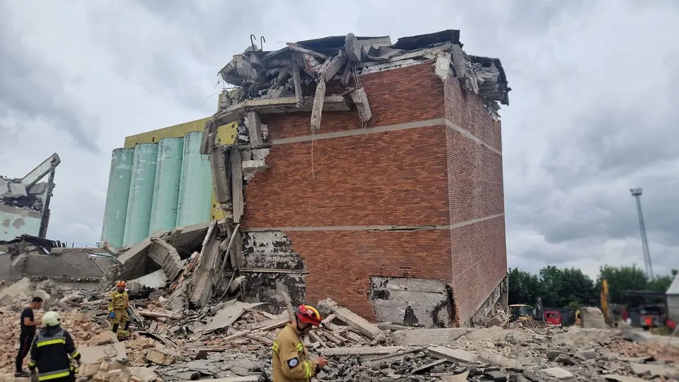 Four-storey building collapses in Székesfehérvár, police investigation launched